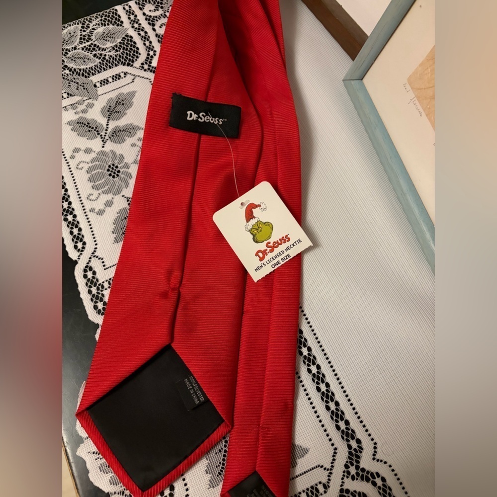 New With Tags Y2K 2008 Dr. Seuss Whoville Tree Tie - Picture 3 of 4